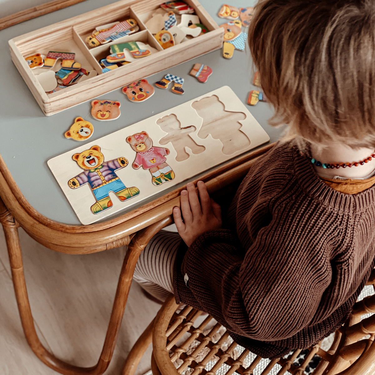 EcoToys Cartoon Bier Kleidung Puzzle | Bildungsspiel aus Holz - Lernen mit Kleidungswechseln