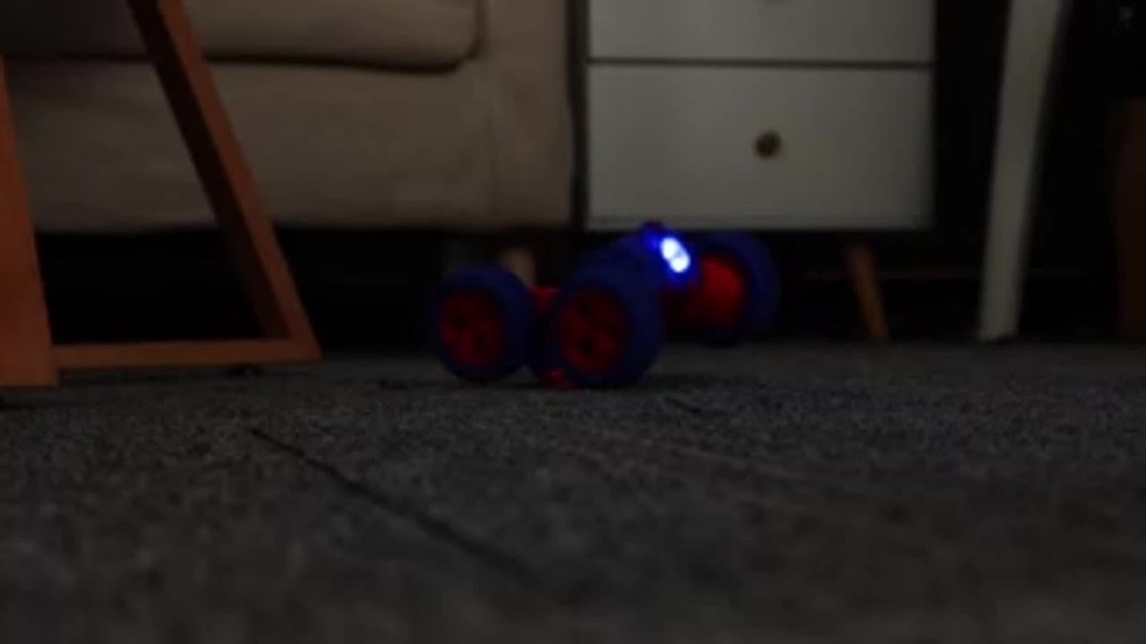 SpinMaster Stuntauto | Spektakl i akcja - 360° akrobacje ze światłem i sprayem