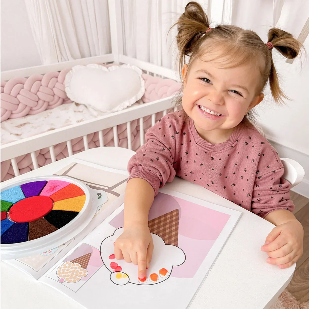 Creativo con color | Diversión mágica para jugar - ¡Diversión con pintura de dedos para pequeños artistas!