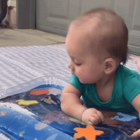 Thumbnail for SplashJoy Mata wodna | Poprawiona siła mięśni w pozycji na brzuchu - Interaktywna mata do zabawy w wodzie