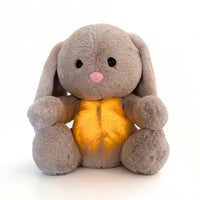Thumbnail for Zachte grijze konijnknuffel met gele LED-verlichting in de buik, speelgoed voor kinderen met rustgevende functies