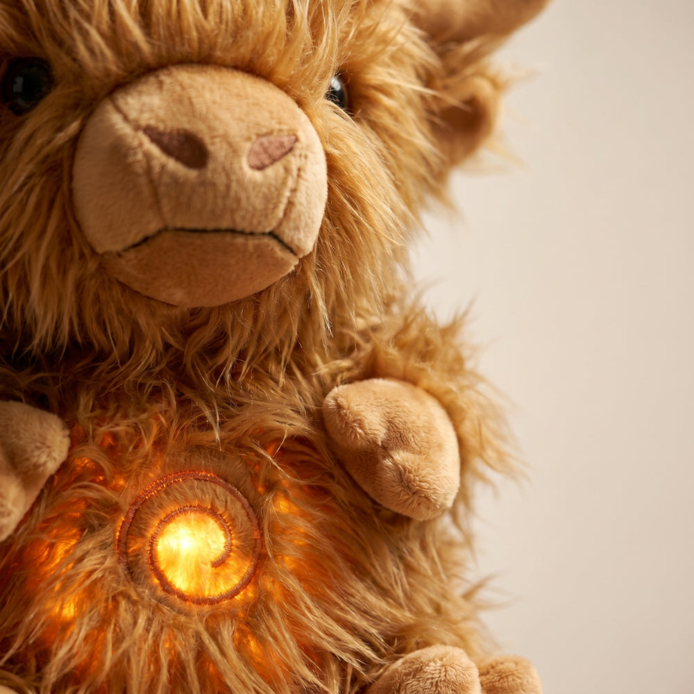 CozyCow Knuffel | Slaapknuffel met licht & geluid, 30cm – Zachte troost voor rustige nachten